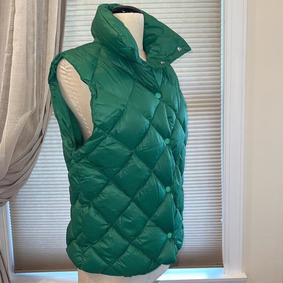 Green Down Puffer Vest - Picture 4 of 6